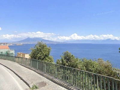appartamento in vendita a Napoli in zona Chiaia