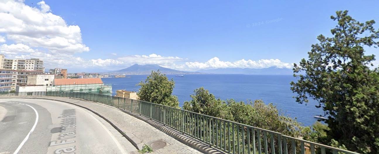 appartamento in vendita a Napoli in zona Chiaia