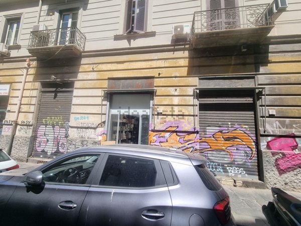 locale commerciale in vendita a Napoli