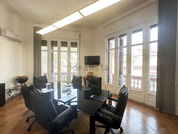 appartamento in vendita a Napoli in zona Chiaia