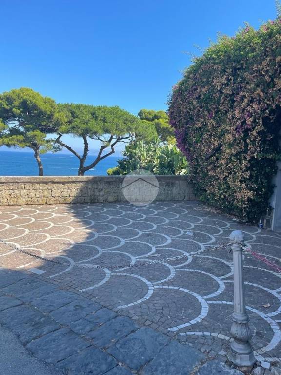 appartamento in vendita a Napoli in zona Posillipo