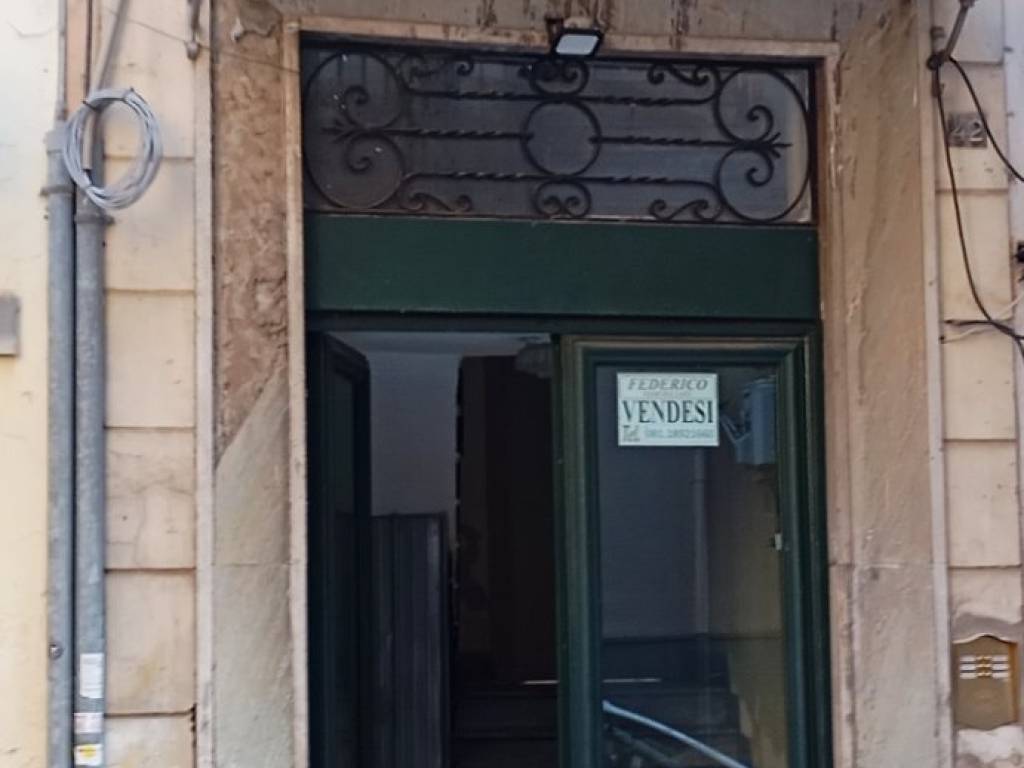 negozio in vendita a Napoli in zona Vomero