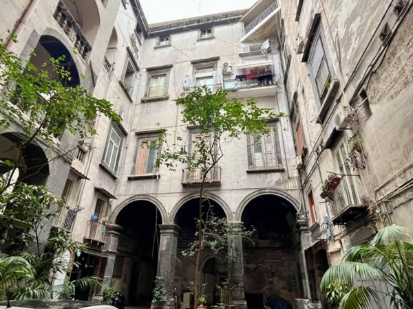 appartamento in vendita a Napoli in zona San Lorenzo