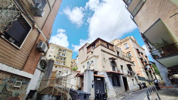appartamento in vendita a Napoli in zona Avvocata