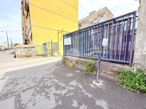 appartamento in vendita a Napoli in zona Zona Industriale-Ferrovia