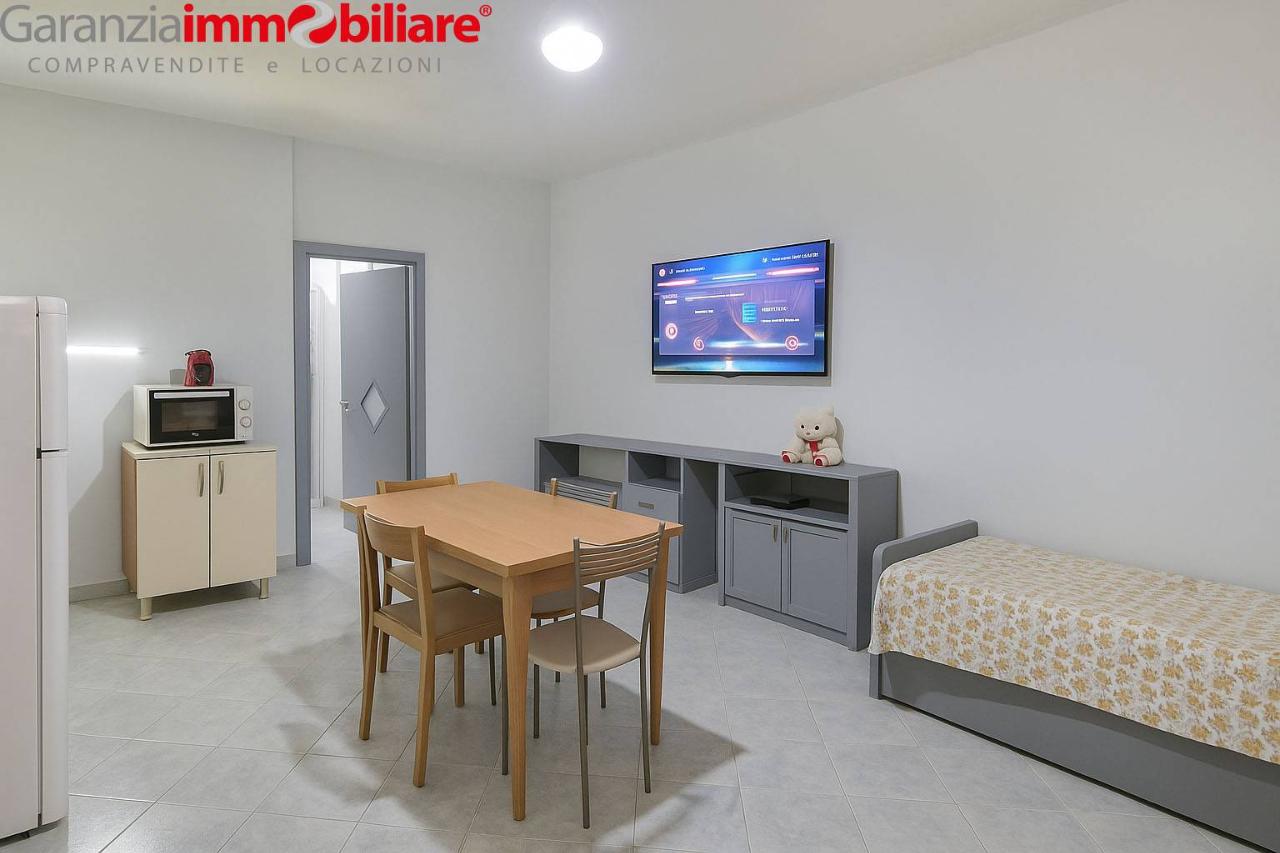 appartamento in vendita a Napoli in zona San Carlo all'Arena