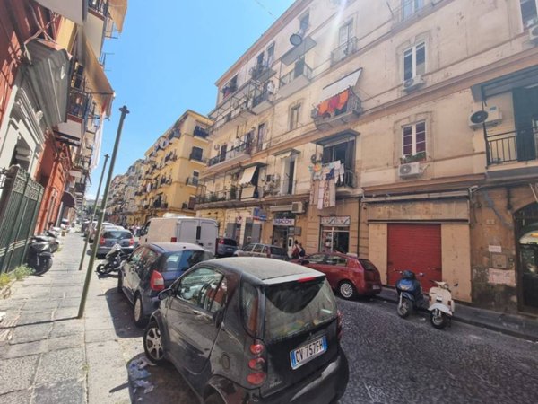 negozio in vendita a Napoli in zona Pendino / San Giuseppe