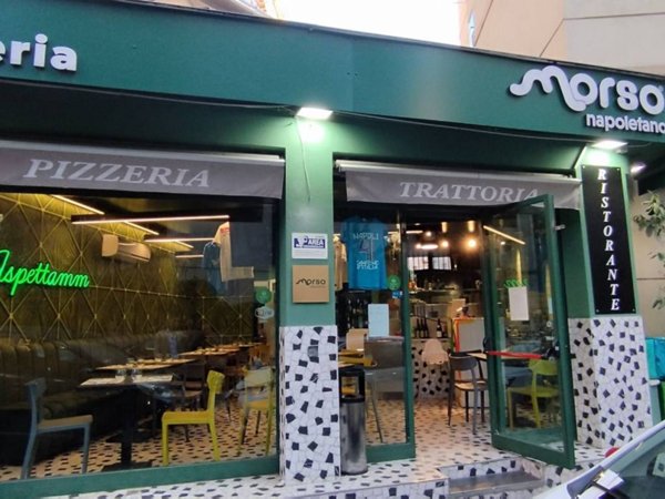 negozio in vendita a Napoli in zona Arenella