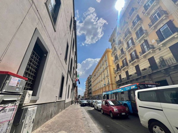 negozio in vendita a Napoli in zona Chiaia