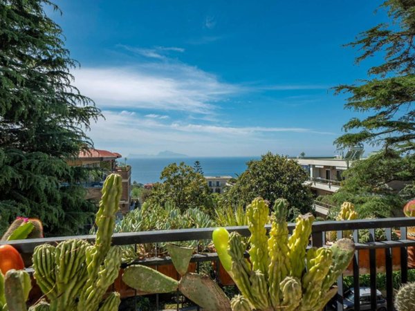 appartamento in vendita a Napoli in zona Posillipo