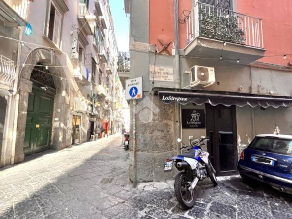 negozio in vendita a Napoli in zona Chiaia