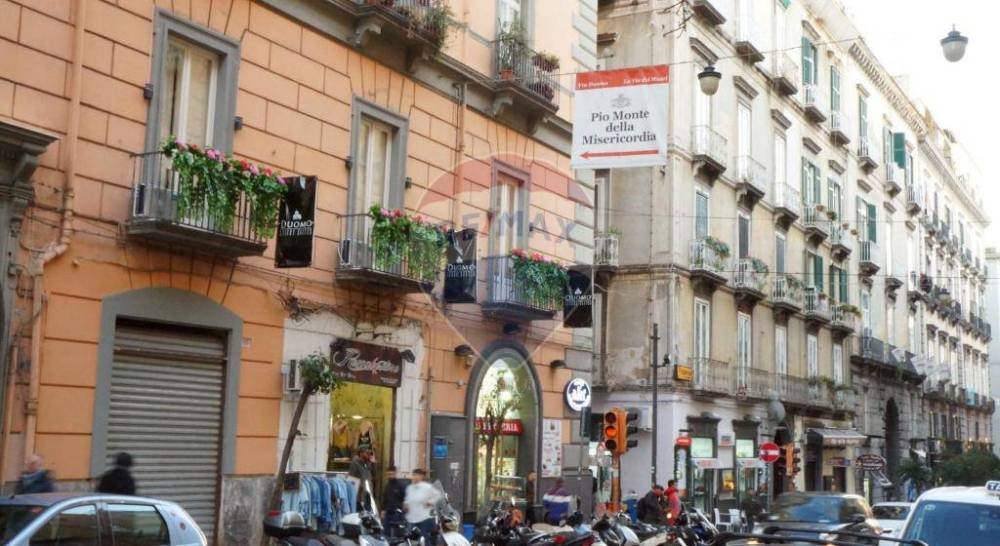 appartamento in vendita a Napoli in zona Pendino / San Giuseppe