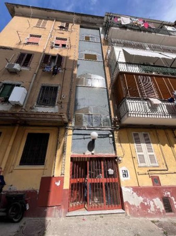 appartamento in vendita a Napoli in zona San Carlo all'Arena