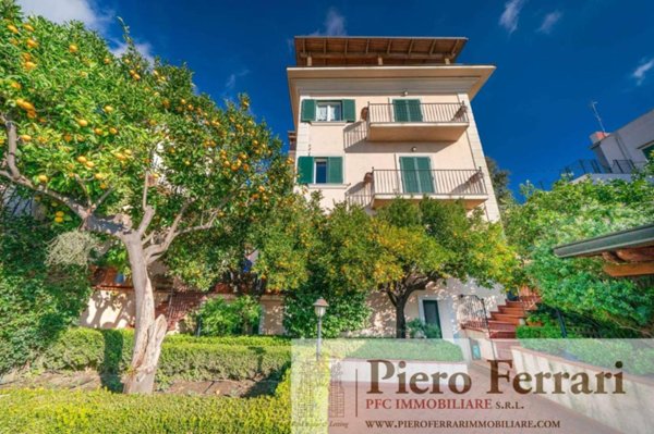 casa indipendente in vendita a Napoli in zona Posillipo