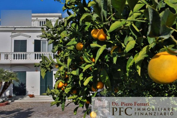 casa indipendente in vendita a Napoli in zona Bagnoli