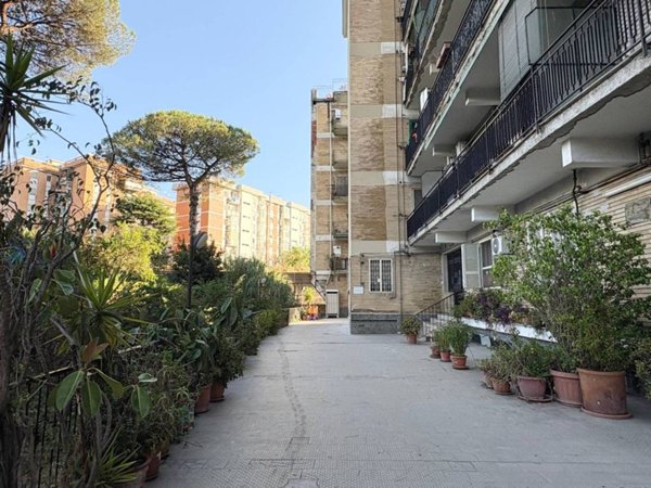 appartamento in vendita a Napoli in zona Pianura