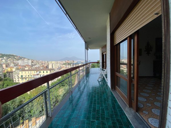 appartamento in vendita a Napoli in zona Chiaia