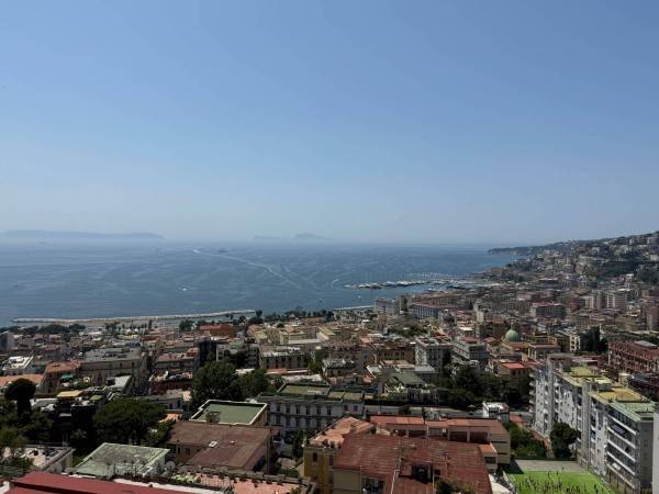 appartamento in vendita a Napoli in zona Chiaia