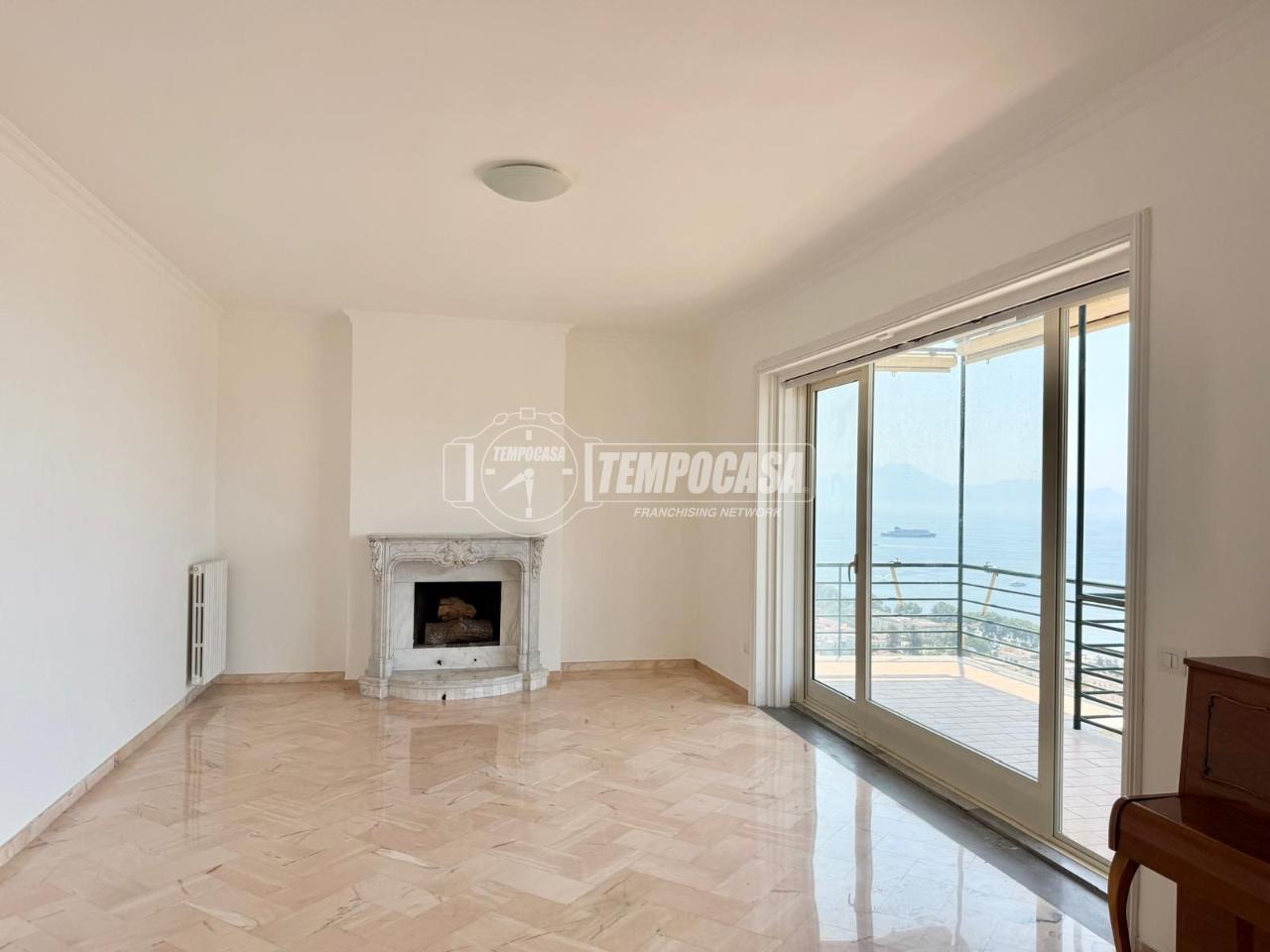 appartamento in vendita a Napoli in zona Chiaia