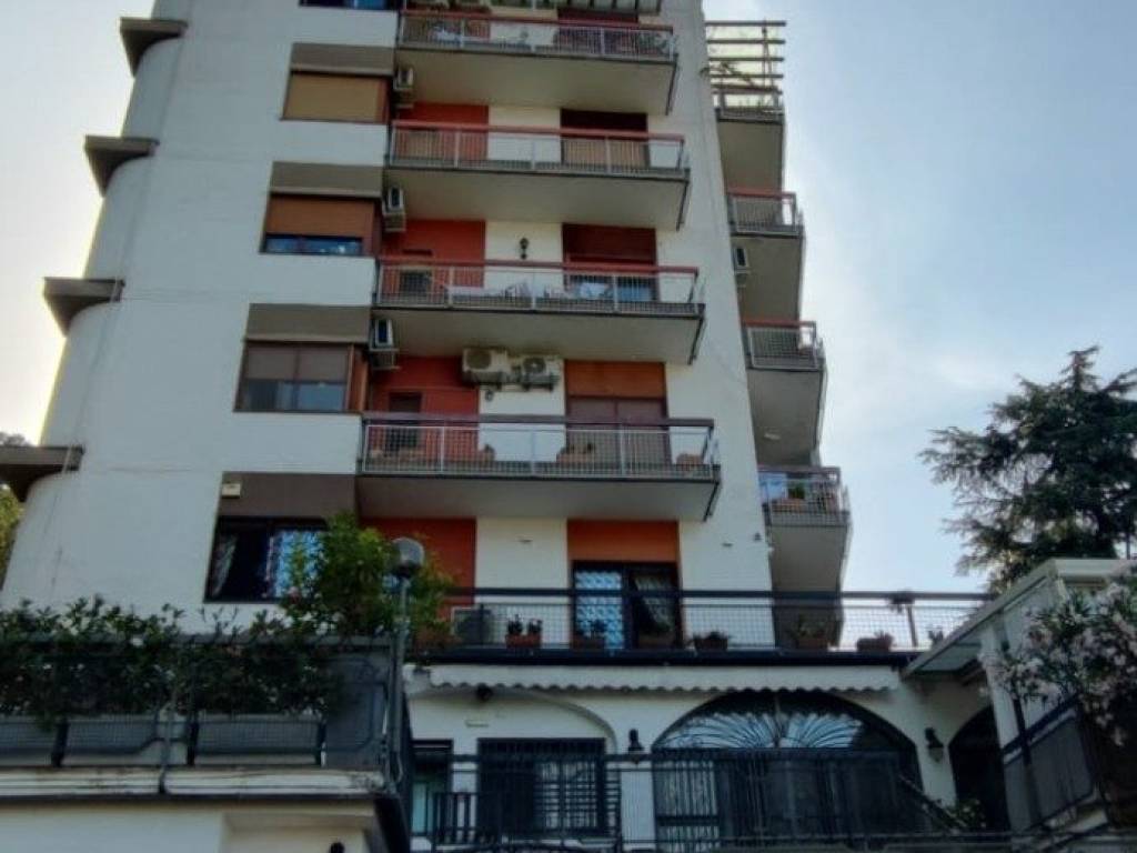 appartamento in vendita a Napoli in zona Chiaia