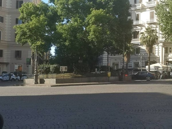 negozio in vendita a Napoli in zona Vomero
