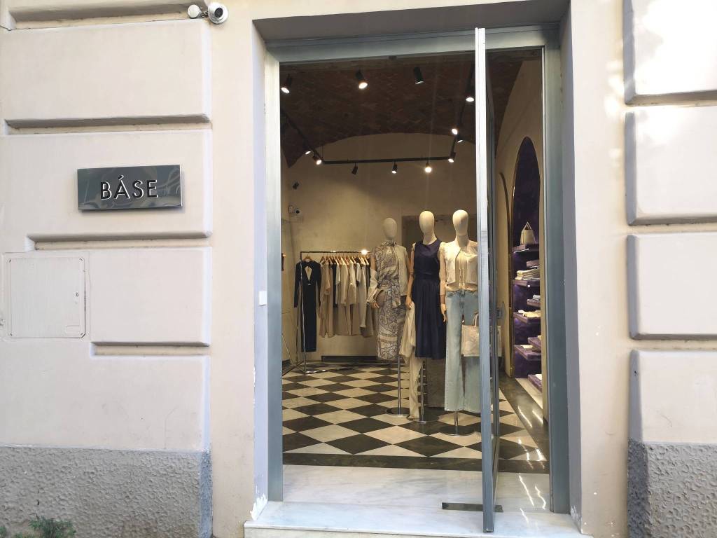 negozio in vendita a Napoli in zona Vomero