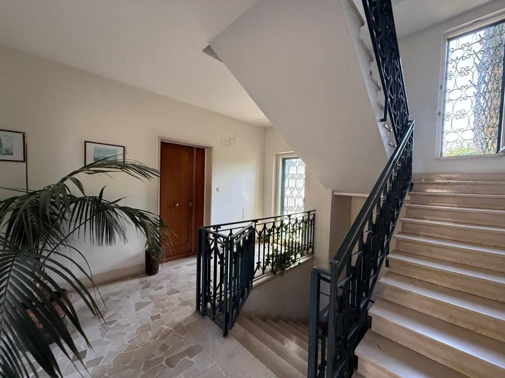 appartamento in vendita a Napoli in zona Posillipo