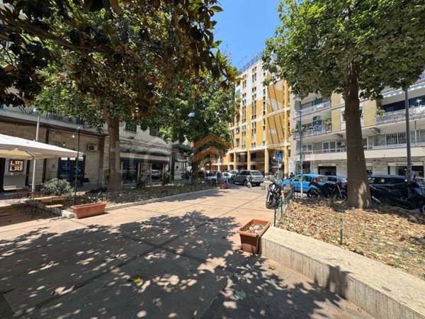 negozio in vendita a Napoli in zona Fuorigrotta