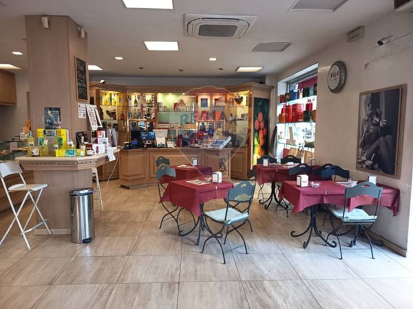 appartamento in vendita a Napoli in zona Porto