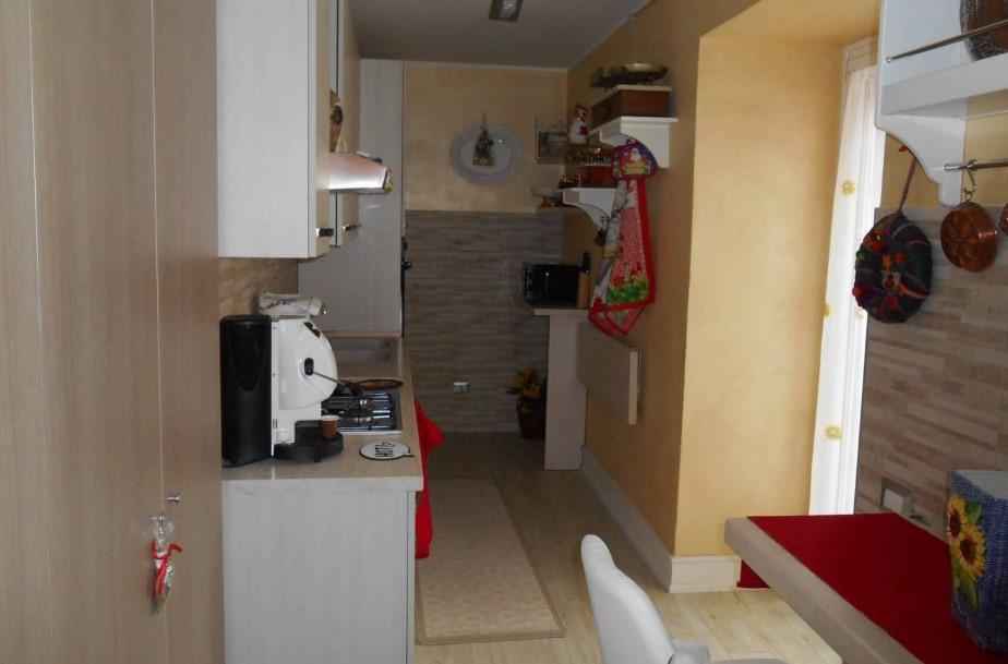appartamento in vendita a Napoli in zona Stella
