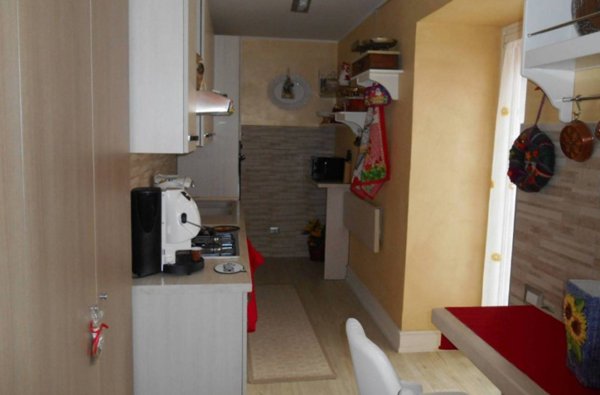appartamento in vendita a Napoli in zona San Carlo all'Arena