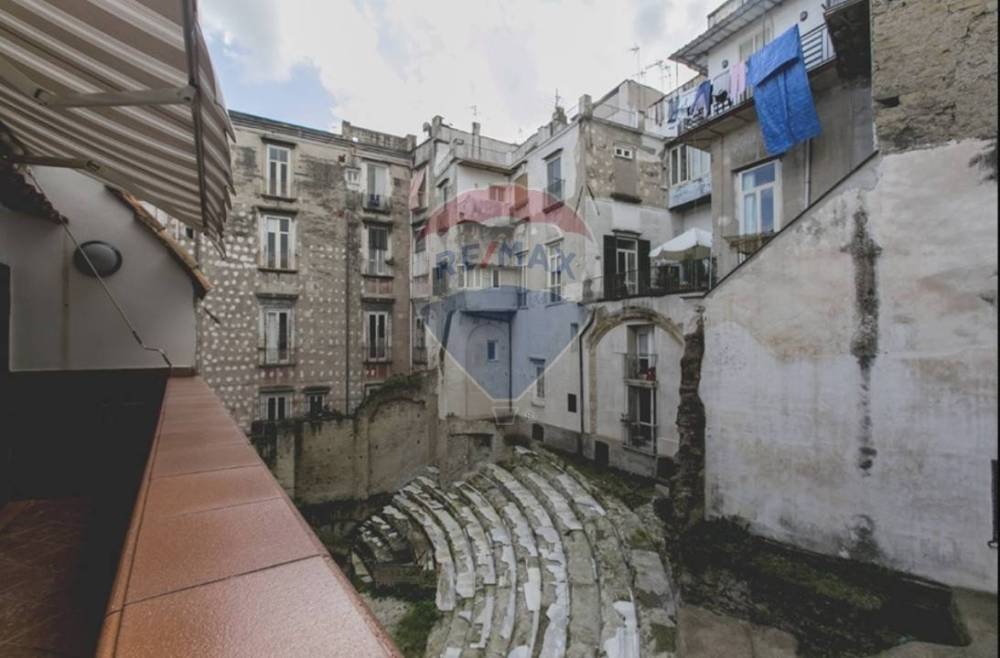 negozio in vendita a Napoli in zona San Lorenzo