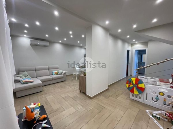 pentavano in vendita a Napoli in zona San Carlo all'Arena