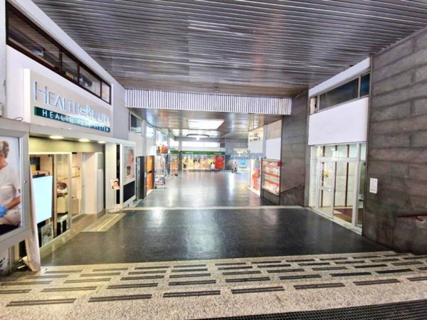 negozio in vendita a Napoli in zona Vomero