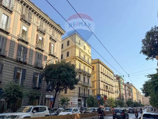 appartamento in vendita a Napoli in zona Stella