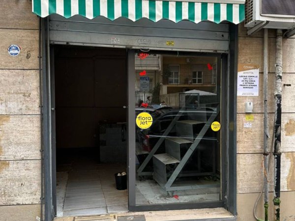 negozio in vendita a Napoli in zona Camaldoli