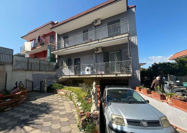 casa indipendente in vendita a Napoli in zona Pianura