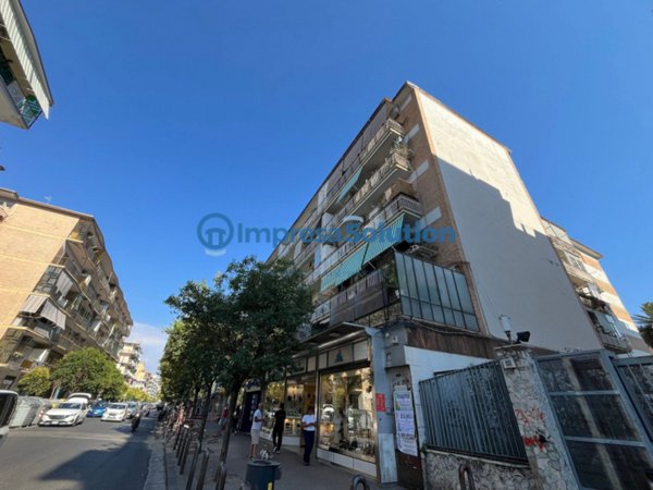 negozio in vendita a Napoli in zona Soccavo