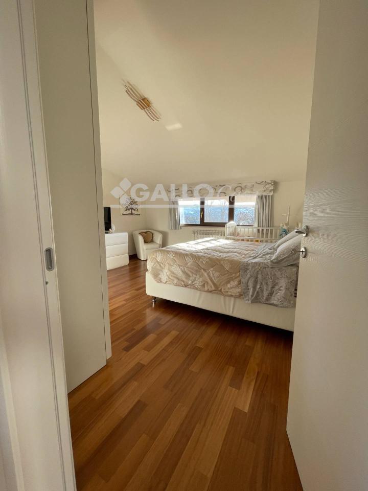 casa indipendente in vendita a Napoli in zona Chiaia
