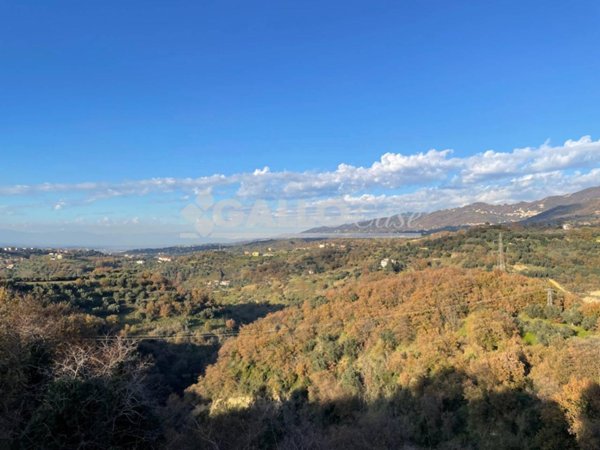 casa indipendente in vendita a Napoli in zona Chiaia