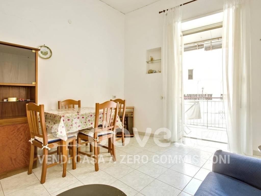 appartamento in vendita a Napoli in zona Chiaia