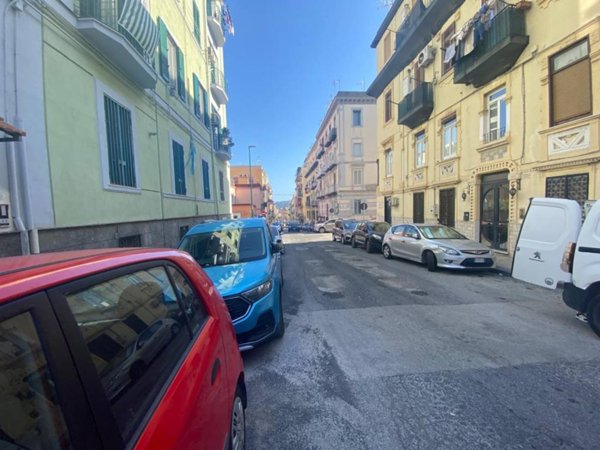 negozio in vendita a Napoli in zona Bagnoli