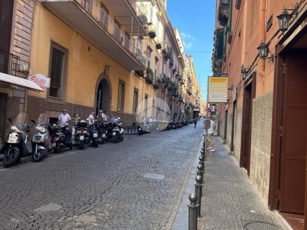 appartamento in vendita a Napoli in zona Chiaia