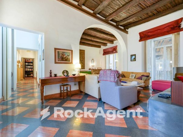 appartamento in vendita a Napoli in zona Stella