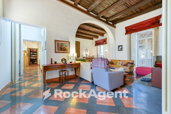 appartamento in vendita a Napoli in zona San Lorenzo