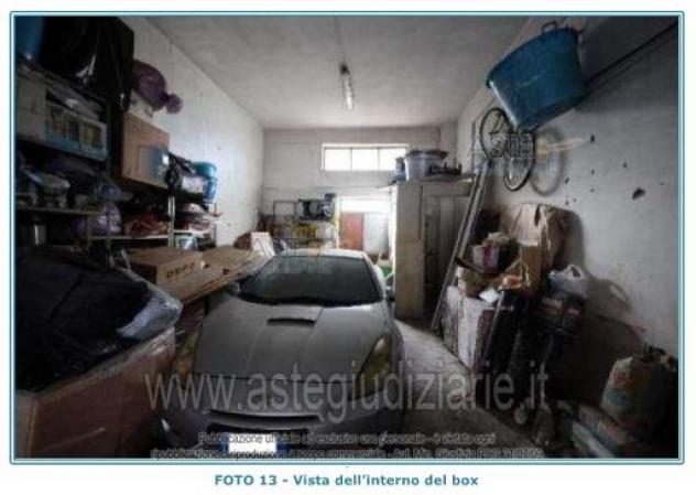 locale commerciale in vendita a Napoli in zona Scampia