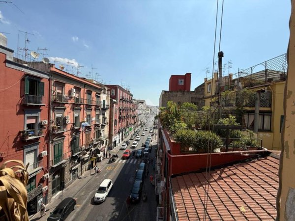appartamento in vendita a Napoli in zona Chiaia