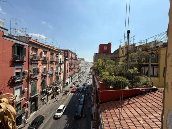 appartamento in vendita a Napoli in zona Chiaia