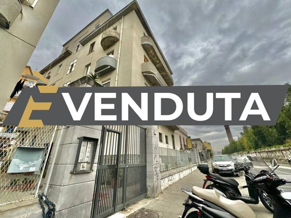 locale commerciale in vendita a Napoli in zona Bagnoli