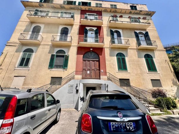 appartamento in vendita a Napoli in zona San Carlo all'Arena
